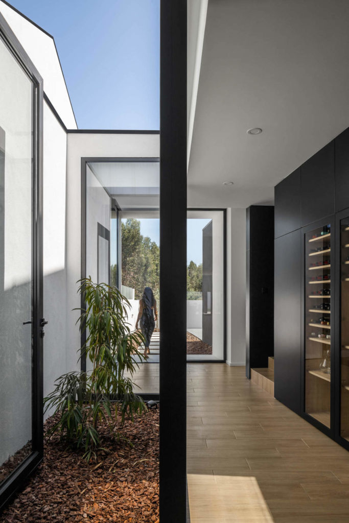 Diagonal House by Frari