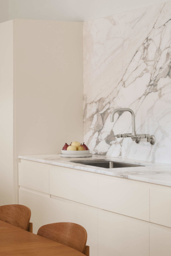 Saint-Hubert apartment by Vives St-Laurent