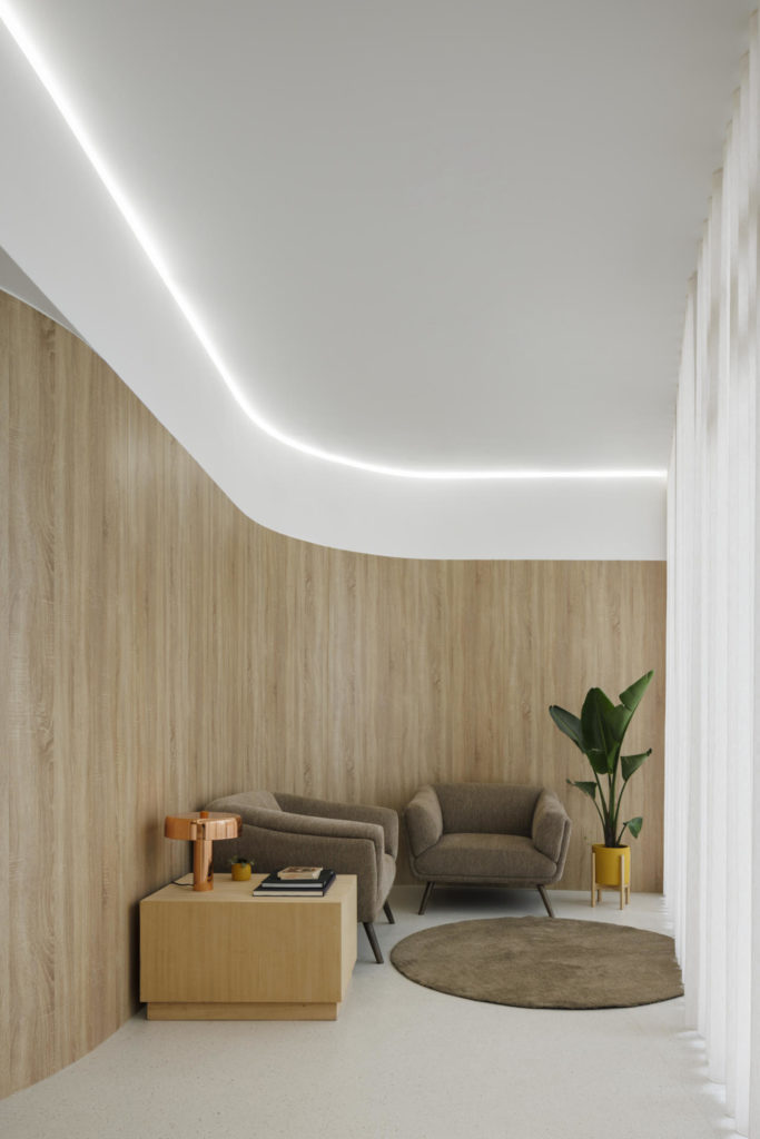 MOOD Dental Clinic by Tsou Arquitectos