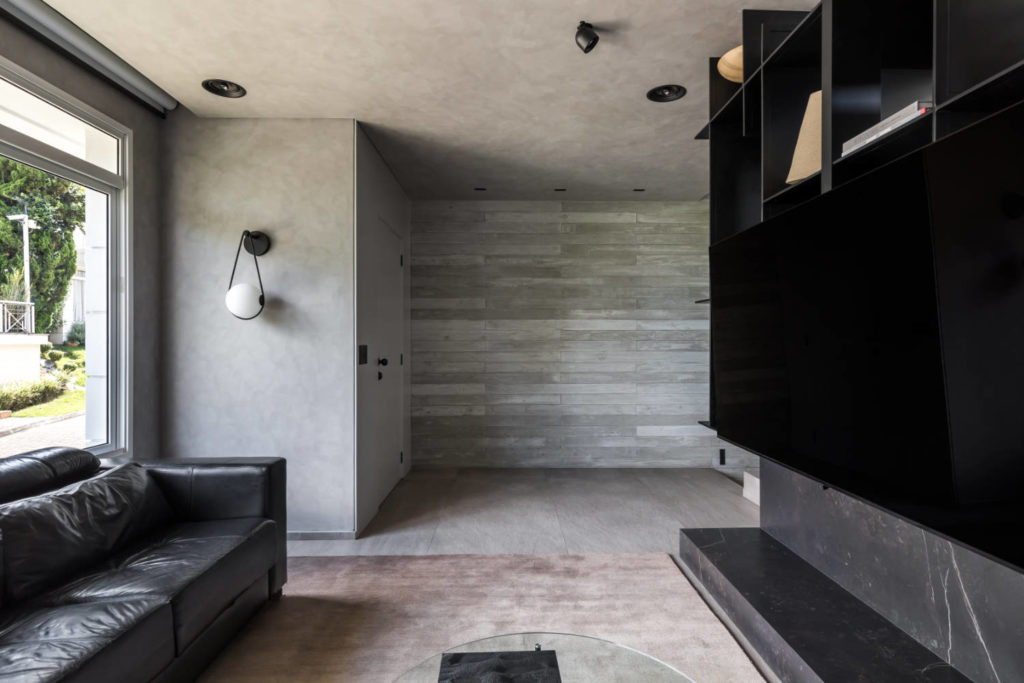 STS residence by Schuchovski Arquitetura