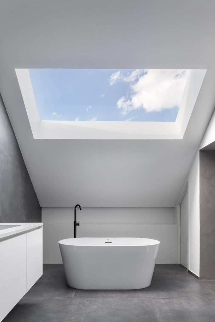 STS residence by Schuchovski Arquitetura