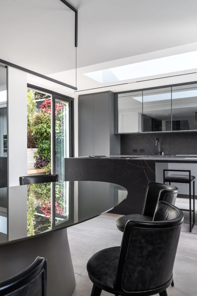 STS residence by Schuchovski Arquitetura