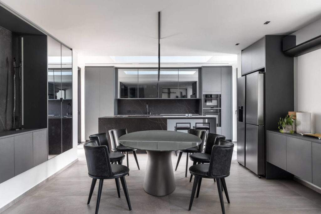 STS residence by Schuchovski Arquitetura