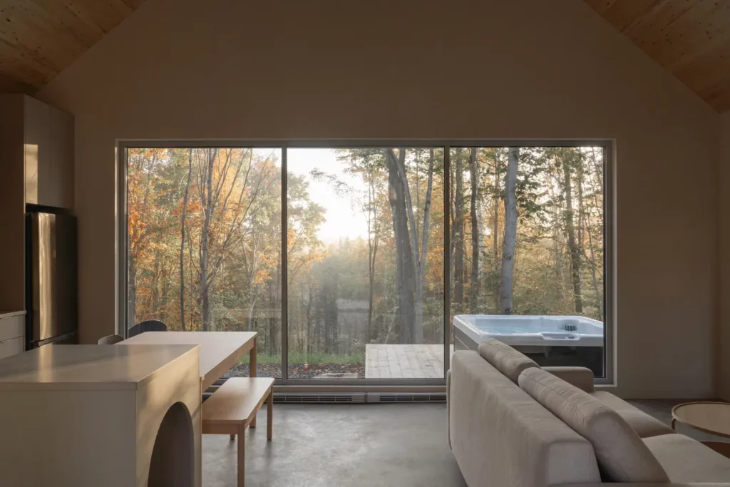 Kanata Cabin: A Mont-Tremblant Retreat for Dog-Lovers