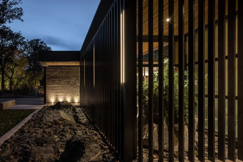 Living Lounge: a hotel lounge-inspired bungalow