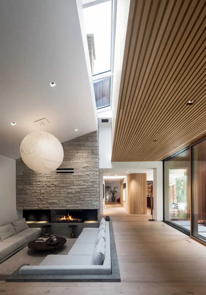 Mid-Century Residence Ave Duchastel by Atelier Chardonnat + Salem Architecture