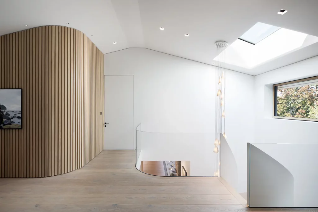 Mid-Century Residence Ave Duchastel by Atelier Chardonnat + Salem Architecture