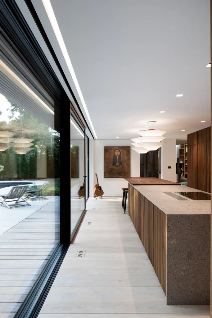 Mid-Century Residence Ave Duchastel by Atelier Chardonnat + Salem Architecture