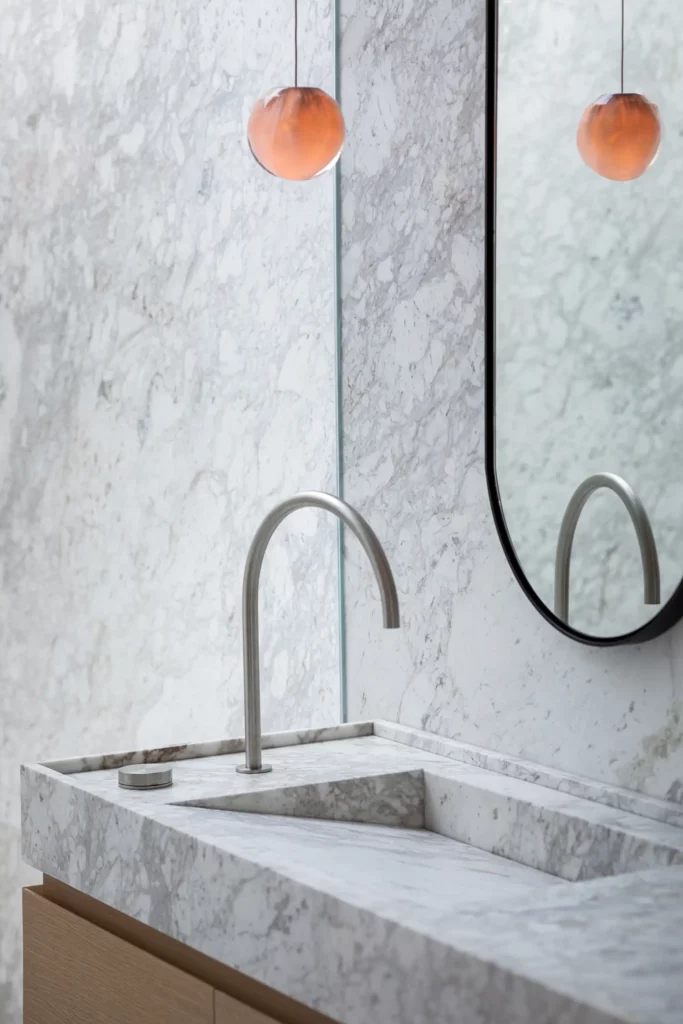 Mid-Century Residence Ave Duchastel by Atelier Chardonnat + Salem Architecture