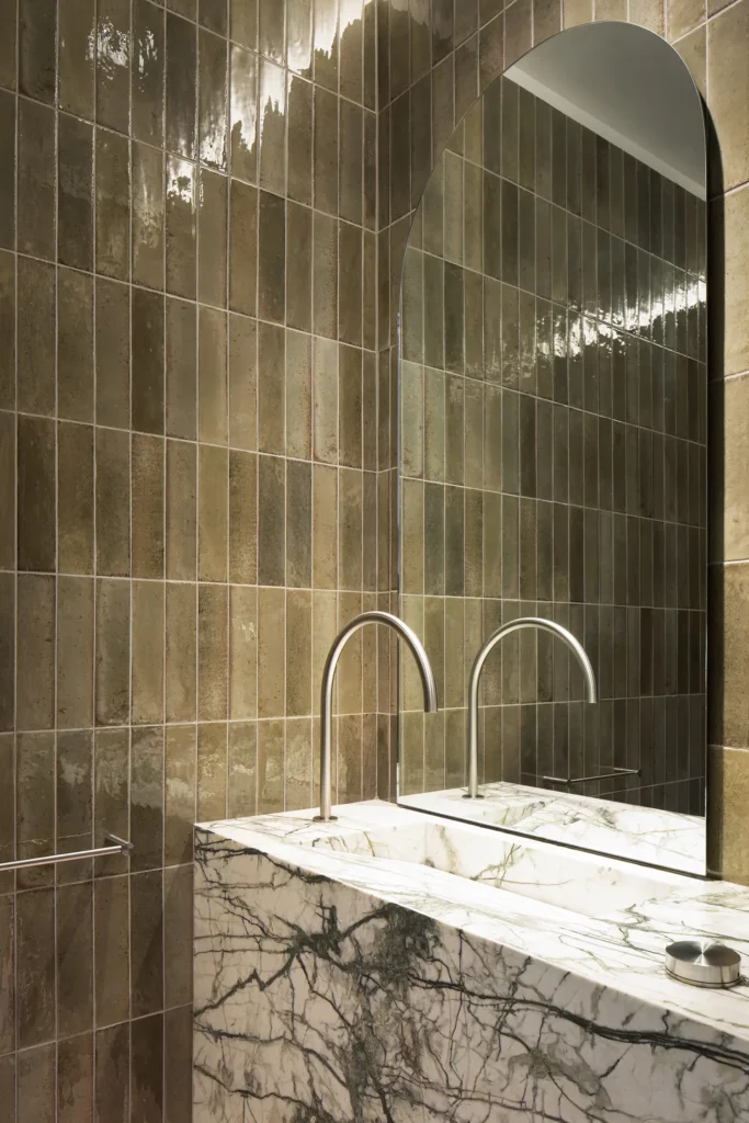 Mid-Century Residence Ave Duchastel by Atelier Chardonnat + Salem Architecture