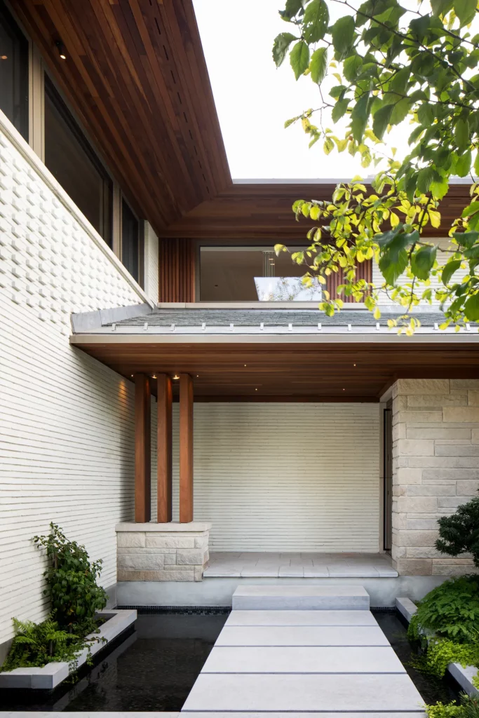 Mid-Century Residence Ave Duchastel by Atelier Chardonnat + Salem Architecture