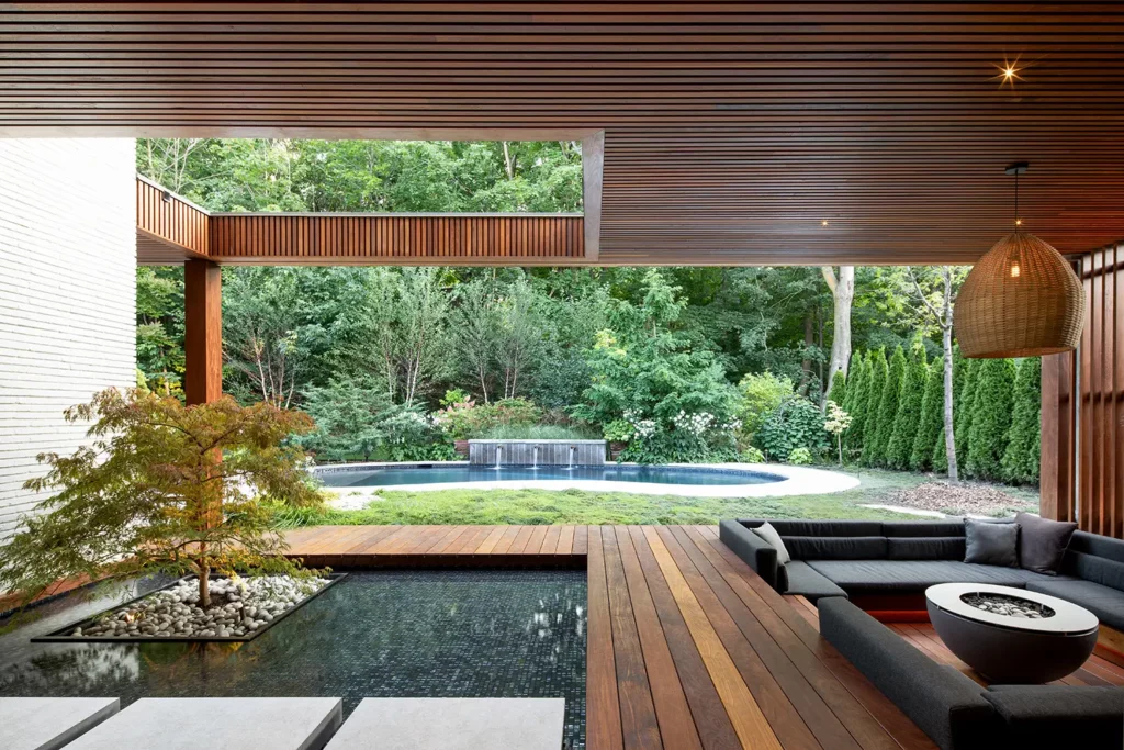 Mid-Century Residence Ave Duchastel by Atelier Chardonnat + Salem Architecture