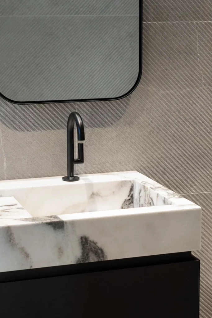 Mid-Century Residence Ave Duchastel by Atelier Chardonnat + Salem Architecture