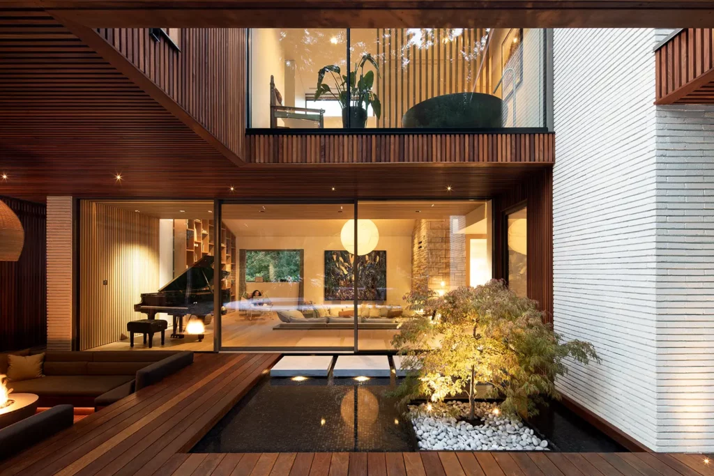 Mid-Century Residence Ave Duchastel by Atelier Chardonnat + Salem Architecture