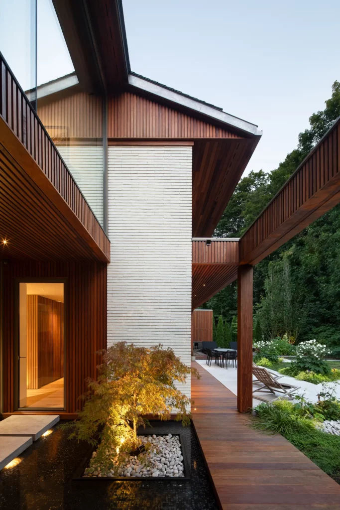 Mid-Century Residence Ave Duchastel by Atelier Chardonnat + Salem Architecture