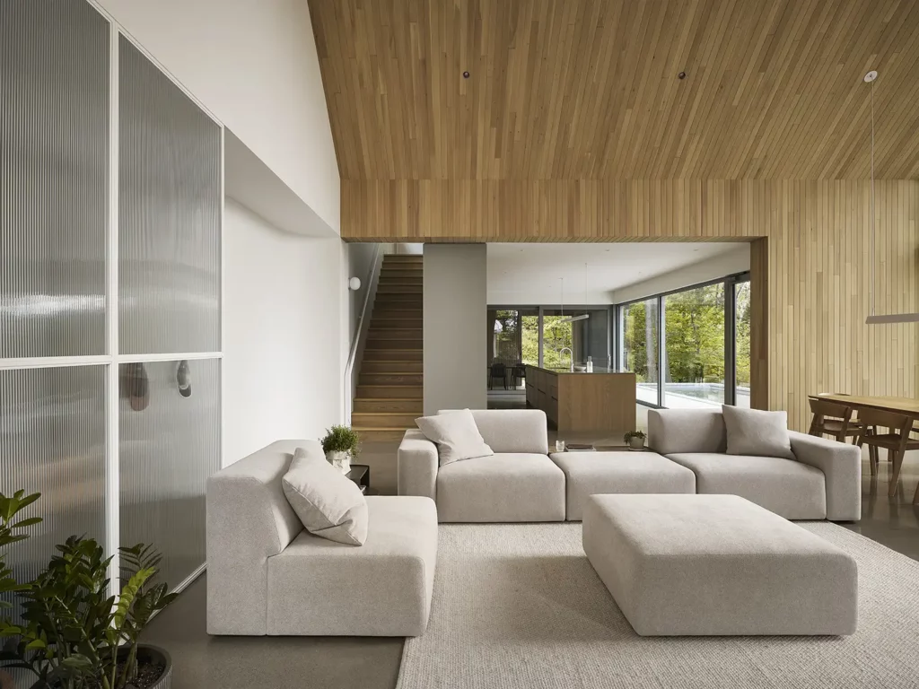 Nestled on a Cliffside: The De la Descente Project