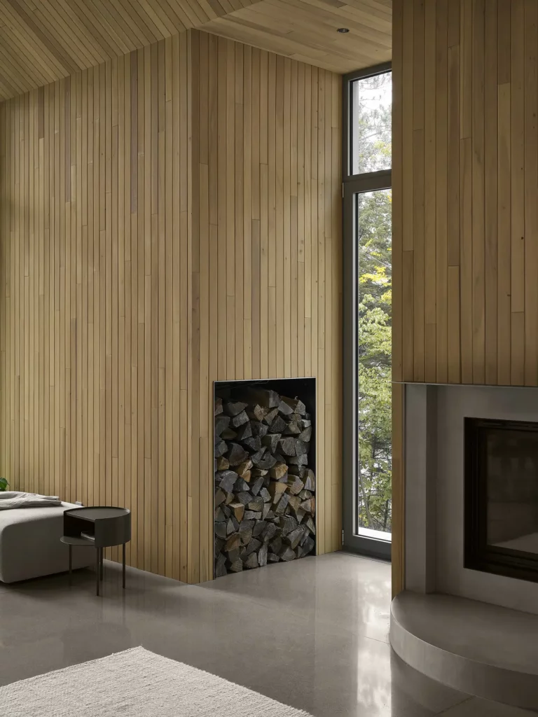 Nestled on a Cliffside: The De la Descente Project