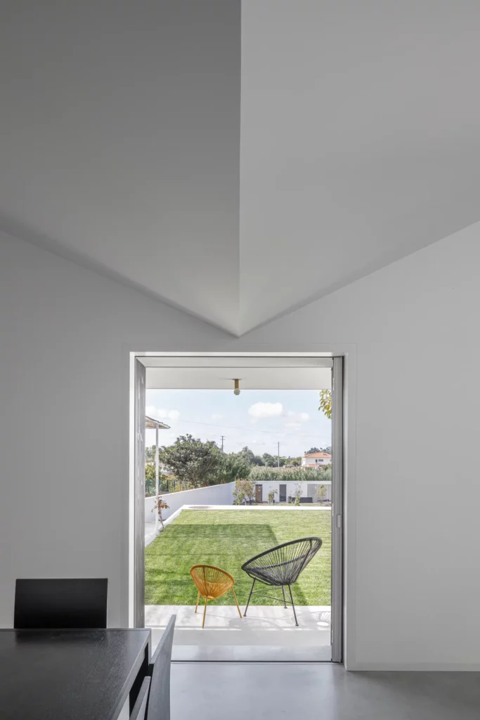 House in Sta Joana by NU.MA