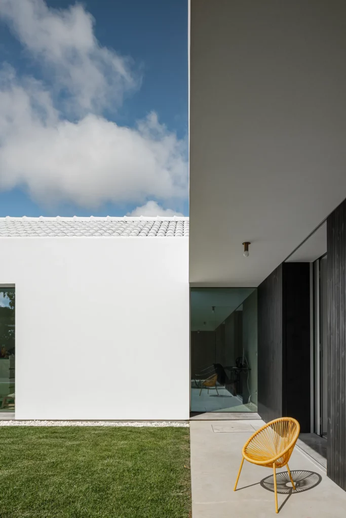House in Sta Joana by NU.MA