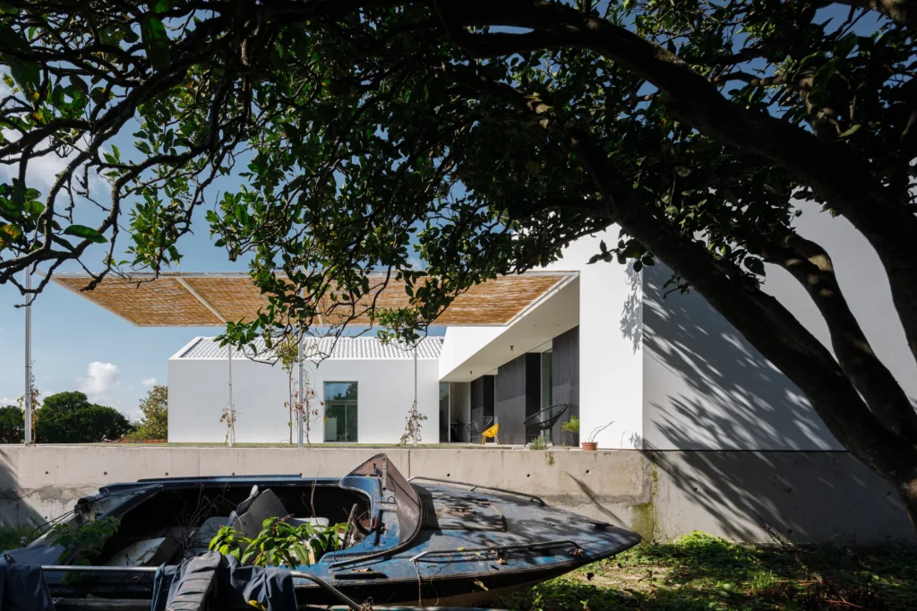 House in Sta Joana by NU.MA